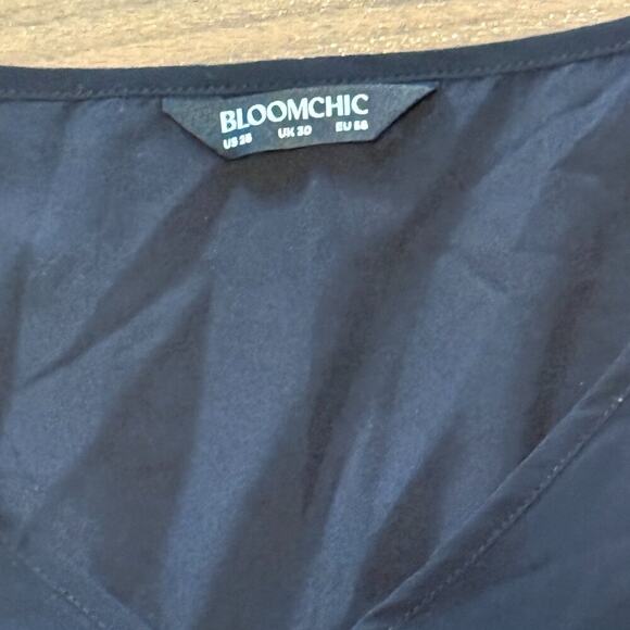 BloomChic Black Blouse Women’s Plus Size 26 Short Sleeve Flowy Top NWOT - Picture 2 of 7